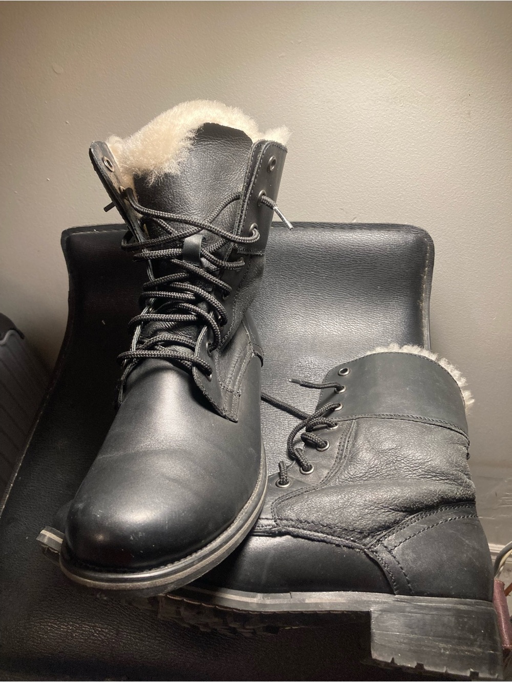 Black leatherLace-Up HEEL Boots with Cream faux Fur very warm excellen condition - Picture 5 of 13